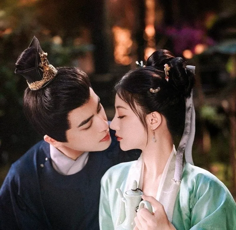 Hoa Xuân Ẩn Mình